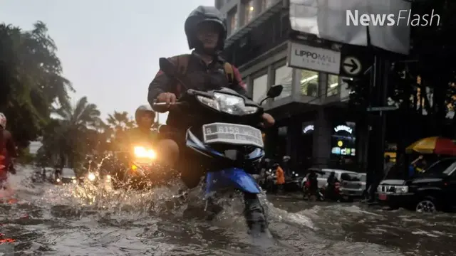Hujan deras yang terjadi sejak dini hari hingga pagi ini membuat sejumlah titik di wilayah Jakarta dan sekitarnya mengakibatkan genangan atau banjir di sejumlah lokasi.