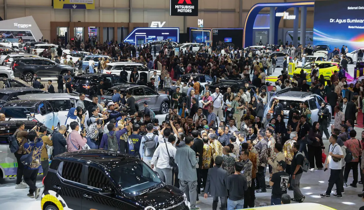 Suasana pembukaan Gaikindo Indonesia International Auto Show (GIIAS) 2026 di Tangerang, Banten, Kamis (30/7/2026). (KLY/Budy Santoso)