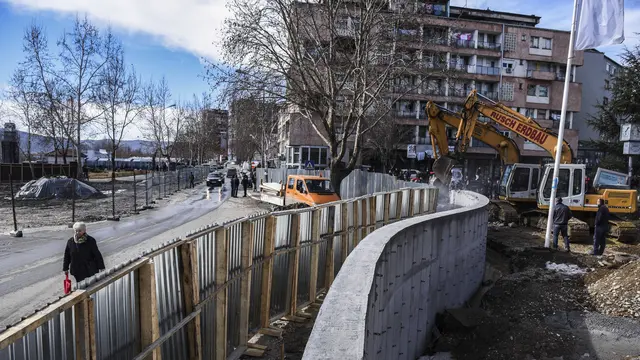 Tembok Pemisah Kosovo-Serbia Dihancurkan