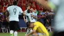 Pemain Belgia merayakan gol yang dicetak Radja Nainggolan ke gawang Swedia pada laga terakhir Grup E Piala Eropa 2016 di Allianz Riviera, Nice, Kamis (23/6/2016) dini hari WIB. (AFP/Valery Hache)