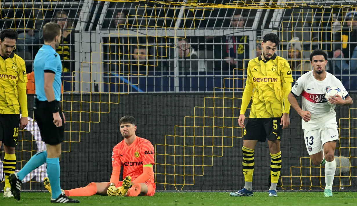PSG lima menit berselang menyamakan skor menjadi 1-1 melalui aksi Warren Zaire-Emery. (INA FASSBENDER / AFP)