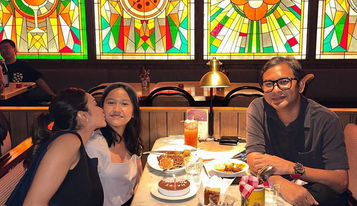 Masayu Anastasia dan Lembu di Ultah Anak ke-13. (Instagram @masayuanastasia)