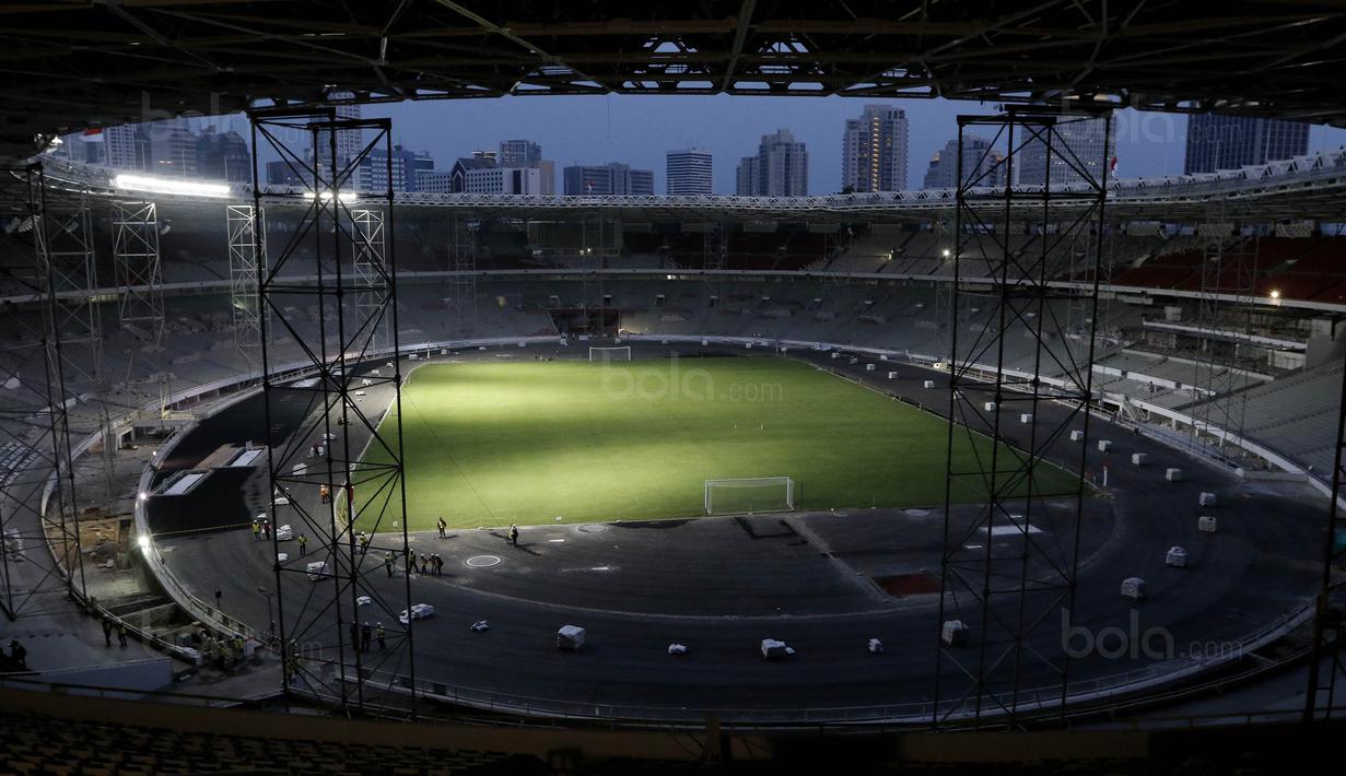Suasana proyek renovasi SUGBK di Senayan, Jakarta, Selasa (8/8/2017). Renovasi SUGBK ditargetkan rampung pada bulan Oktober 2017. (Bola.com/M Iqbal Ichsan)