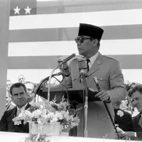 Bukan hanya Soekarno, pemimpin-pemimpin Negara berikut juga punya busana kebesaran.