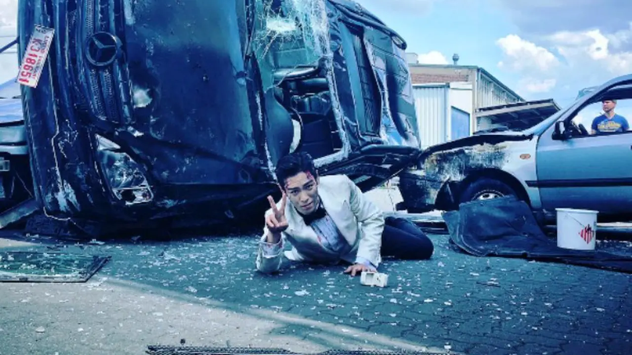 TOP Bigbang Pamer Foto Adegan Film Out of Control