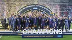Para pemain PSG melakukan selebrasi setelah memastikan diri menjadi juara Piala Intercontinental 2025 di Ahmad bin Ali Stadium, Al-Rayyan, Qatar pada Kamis (18/12/2025) dini hari WIB. (AP Photo/Hussein Sayed)