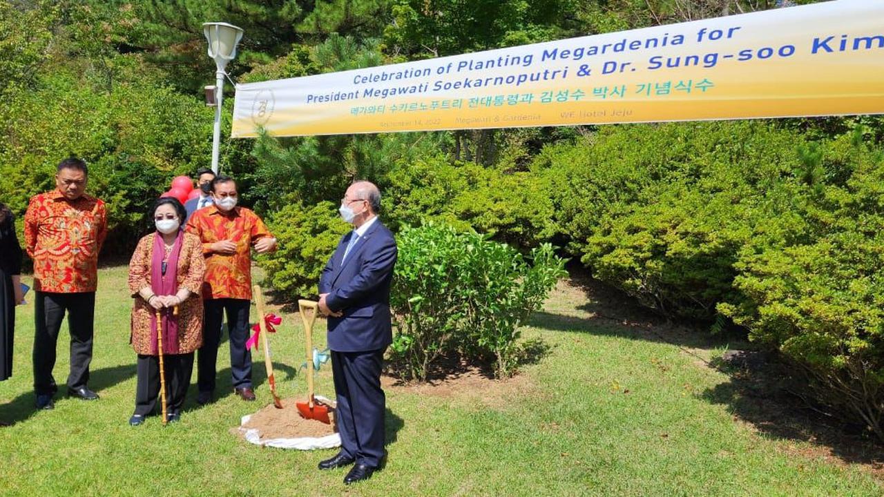 Presiden Kelima RI Prof.Dr.(HC) Megawati Soekarnoputri