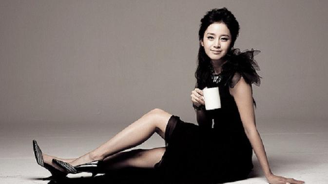 Kim Tae Hee punya julukan Nation's Um Chin Ddal. Sama seperti Lee Seung Gi, namun Kim Tae Hee versi ceweknya. (Foto: Soompi.com)