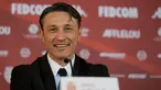 Pelatih baru AS Monaco, Niko Kovac dari Kroasia tersenyum saat konferensi pers selama presentasi resminya di Monako (21/7/2020). Mantan pelatih Bayern Munchen ini resmi menjadi milik Monaco dan mendapatkan kontrak tiga tahun dengan opsi perpanjangan satu tahun. (AFP Photo/Yann Coatsaliou)
