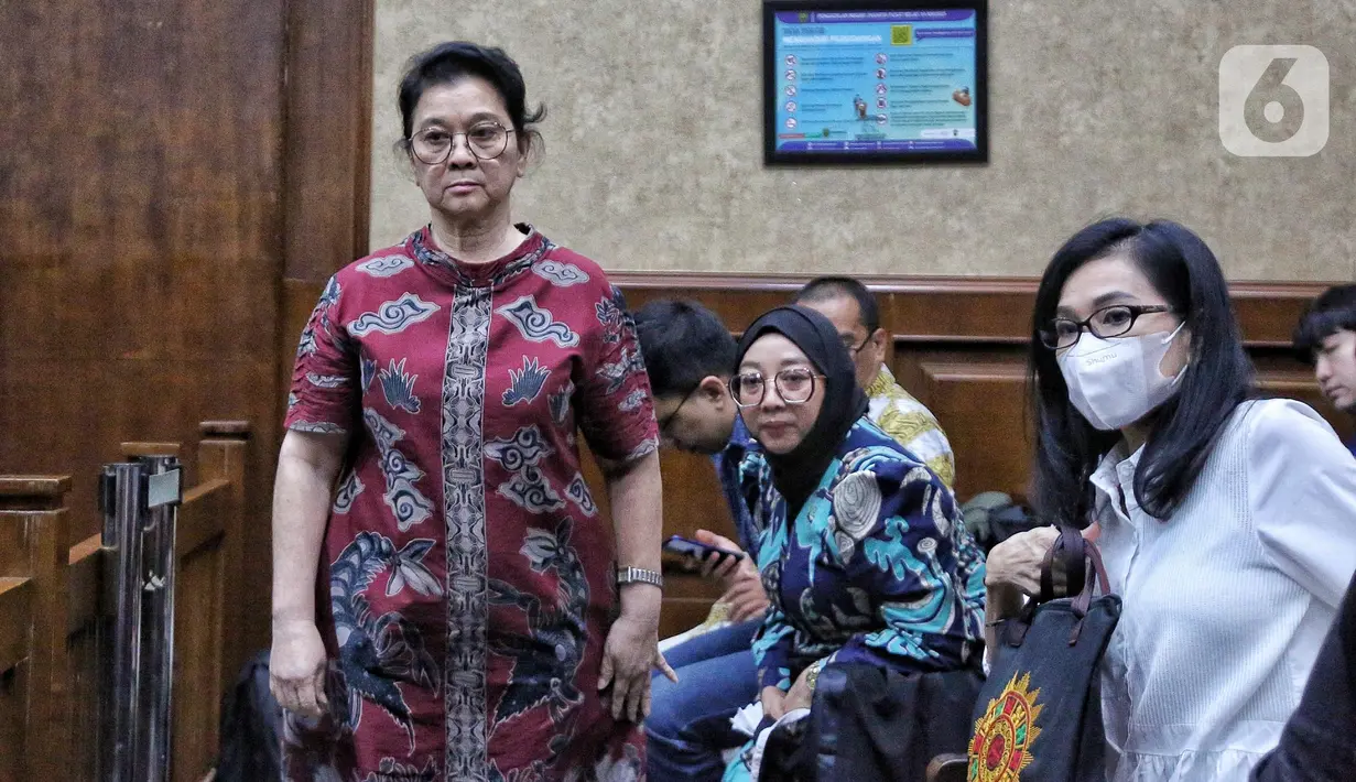 Pengacara Gregorius Ronald Tannur, Lisa Rachmat sesaat sebelum mengikuti sidang pembacaan vonis di Pengadilan Tindak Pidana Korupsi (Tipikor), Jakarta, Rabu (18/6/2025). (Liputan6.com/Angga Yuniar)
