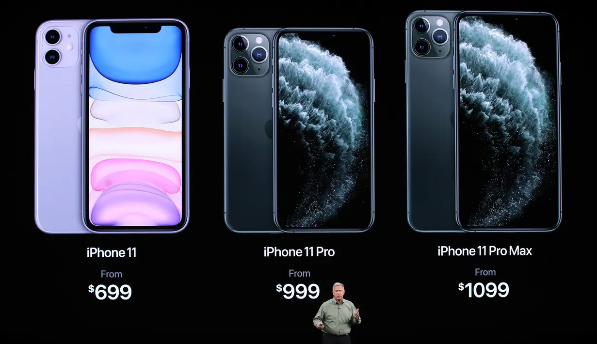 Vice President of Worldwide Marketing Apple Phil Schiller berbicara tentang iPhone 11 Pro saat peluncuran di Cupertino, California, Amerika Serikat, Selasa (10/9/2019). iPhone 11 dibanderol USD 999, iPhone 11 Pro USD 999, dan iPhone 11 Pro Max USD 1099. (Justin Sullivan/Getty Images/AFP)