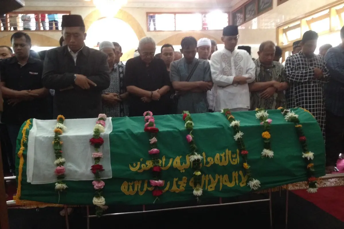 [Bintang] Suasana Sholat Jenazah Oon