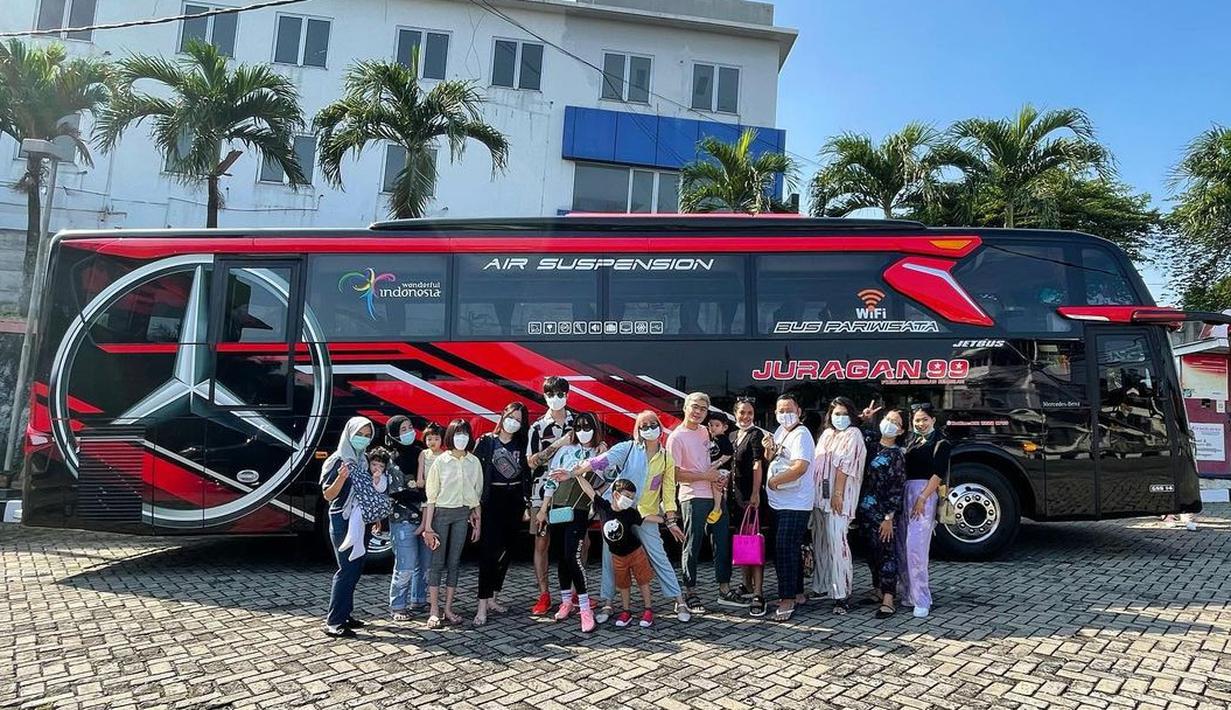 10 Potret Liburan Keluarga Tya Ariestya di Bali - News ...