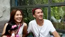 Ditemui Bintang.com di kawasan Kemang, Jakarta Selatan, Minggu (13/3/2016), Omesh mengatakan kalau putrinya suka pelihara binatang seperti ayam, bebek, kura-kura dan ikan. (Andy Masela/Bintang.com)