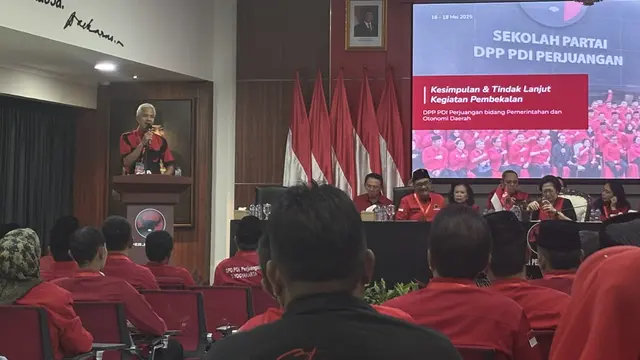 Ganjar Pranowo Memberikan Arahan di Acara Penutupan Pembekalan Kepala Daerah PDIP