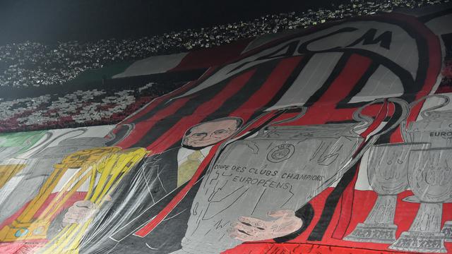 Banner raksasa Silvio Berlusconi