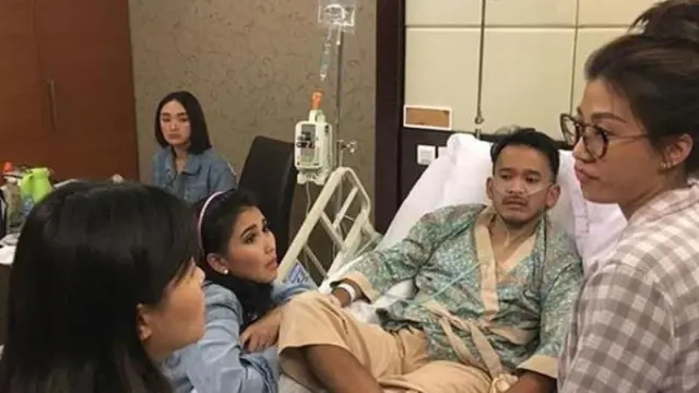 6 Potret Ayu Ting Ting dan Ruben Onsu Saling Peduli, Selalu Jenguk Saat Sakit