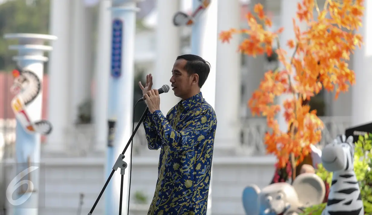 Presiden Jokowi memberi kata sambutan pada acara puncak Peringatan Hari Anak Nasional di Istana Kepresidenan Bogor, Selasa (11/8/2015). Acara ini dihadiri oleh ratusan anak-anak dari berbagai daerah di Indonesia. (Liputan6.com/Faizal Fanani)