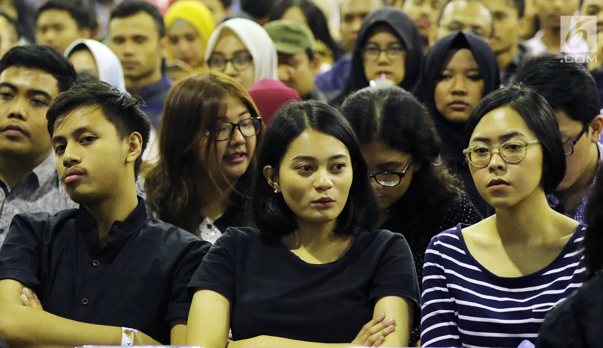 Peserta menghadiri acara bertajuk "Young On Top NationalConference (YOTCN) di Balai Kartini, Jakarta, Sabtu (25/8). Acara ini merupakan wadah berbagi pengalaman antara praktisi bisnis dengan para pembisnis. (Liputan6.com/Johan Tallo)