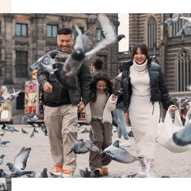 8 Gaya Liburan Gisella Anastasia dan Gading Marten Bersama Gempi yang Bakal Liburan Natal ke Korea Selatan