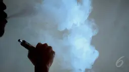 Pemerintah melalui Kementerian Perdagangan serius untuk melarang penjualan dan impor rokok elektronik (e-cigarette). Alasan utama pelarangan rokok elektrik ini adalah kesehatan, Jakarta, Selasa (19/05/2015). (Liputan6.com/Faizal Fanani)