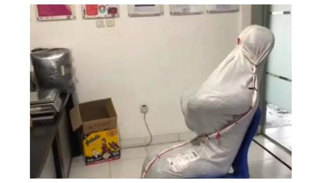 6 Potret Paket Barang Online Seperti Pocong Ini Nyeleneh, Sukses Bikin Kaget