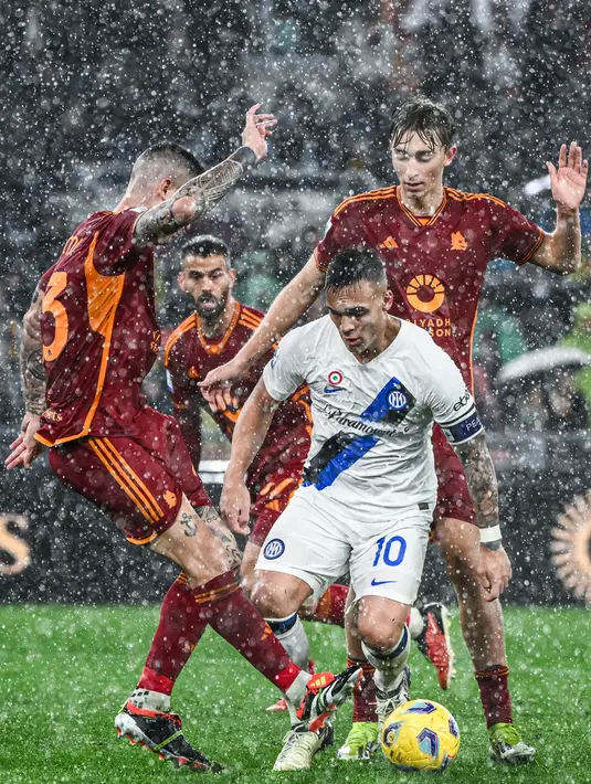Pesta gol Inter Milan ditutup Alessandro Bastoni yang berhasil menorehkan namanya di papan skor pada menit 90+3. (Alberto PIZZOLI/AFP)