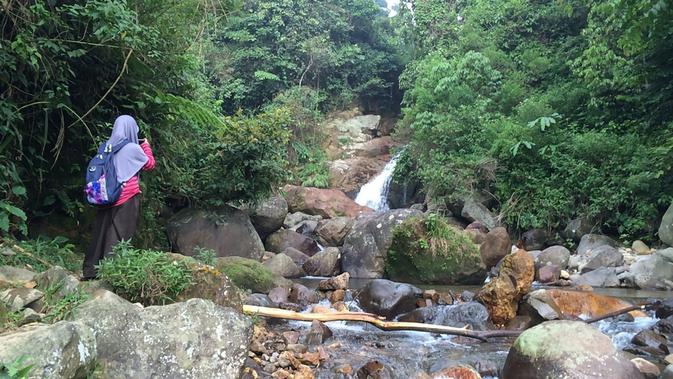 Jelajah 4 Air Terjun Tersembunyi di Sentul, Bogor 