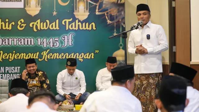 Dewan Pimpinan Pusat (DPP) Partai Persatuan Pembangunan (PPP) memperingati Tahun Baru Hijriah 1 Muharam 1445 Hijriah dengan pembacaan doa akhir dan awal tahun, di Kantor DPP PPP.