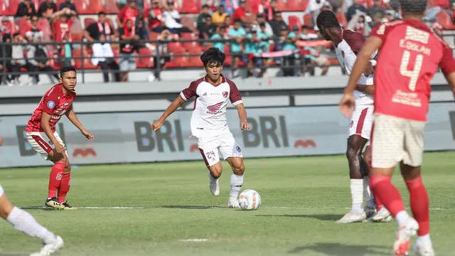 Rizky Eka - Bali United Vs PSM Makassar di BRI Liga 1 2023/2024