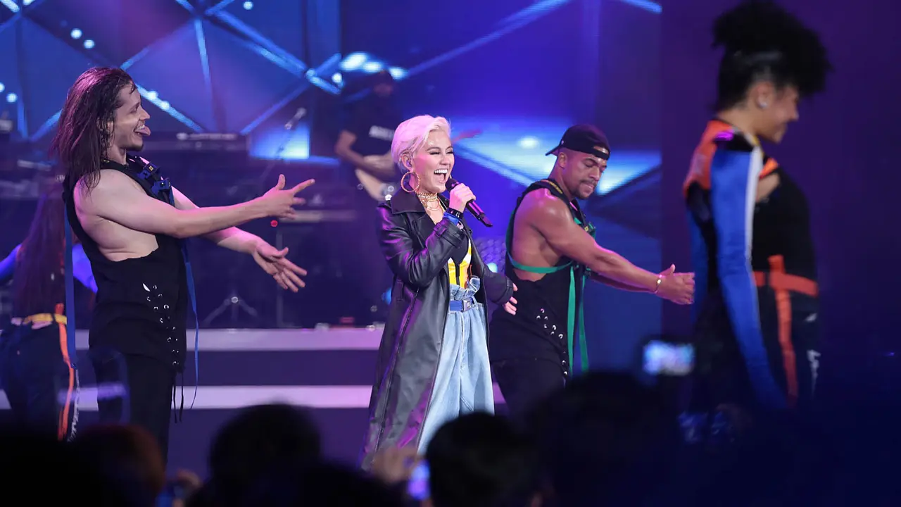 [Bintang] Totalitas Agnez Mo di Single Long As I Get Paid