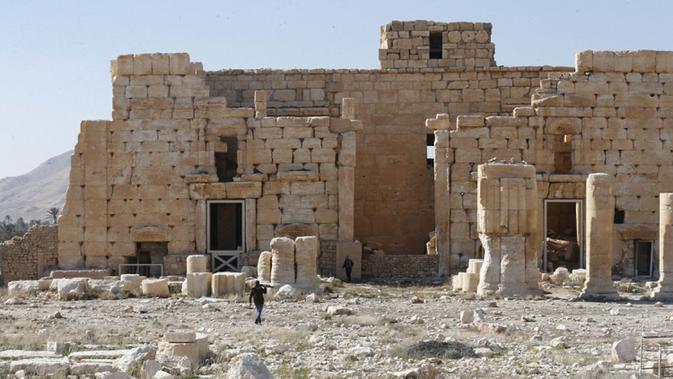 Sebagian pemandangan Kuil Bel yang rusak di kota kuno Palmyra, Provinsi Homs, Suriah, 7 Februari 2021. Selain Palmyra dan Aleppo, kota kuno Damaskus dan Bosra juga mengalami kerusakan. (LOUAI BESHARA/AFP)