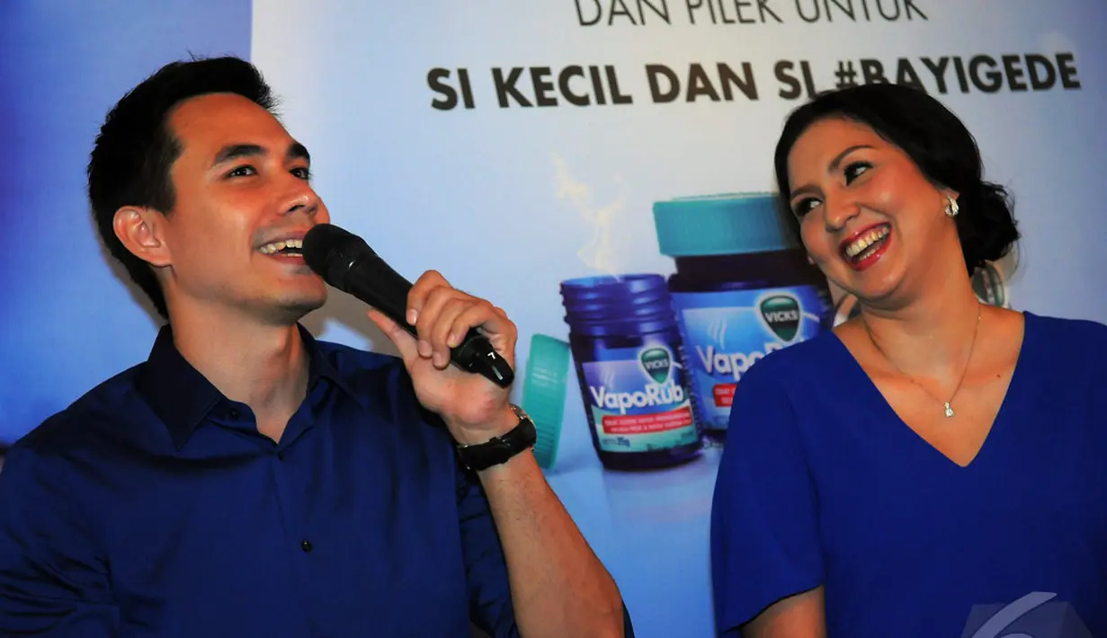Dalam kondisi tersebut, Donna merasa dibutuhkan oleh suaminya. Ia menjadi satu-satunya orang di rumah yang diandalkan merawat suaminya sampai kondisinya pulih, Jaksel, Rabu, (27/8/2014) (Liputan6.com/Faisal R Syam)