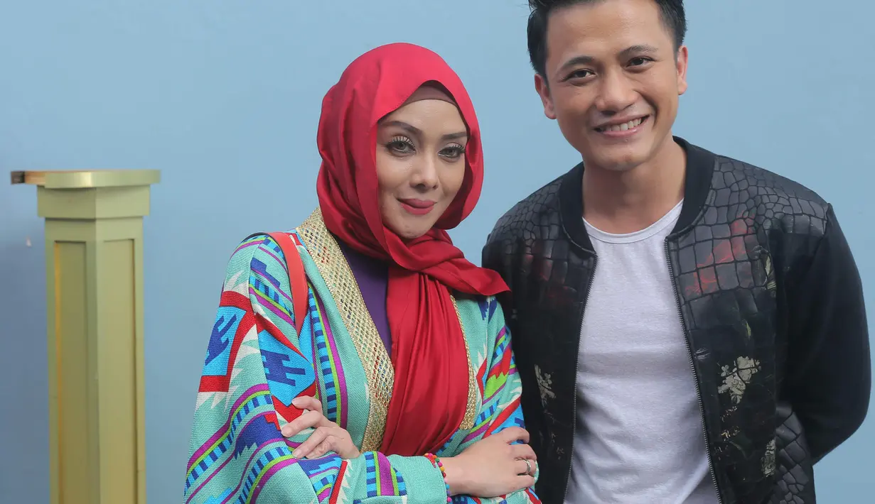 Bahkan Tirta mengaku mendapatkan wejangan dari orangtuanya berkaitan dengan hubungan dengan Terry Putri. Itu karena sebagai lelaki, harus memiliki tanggung jawab. (Andy Masela/Bintang.com)