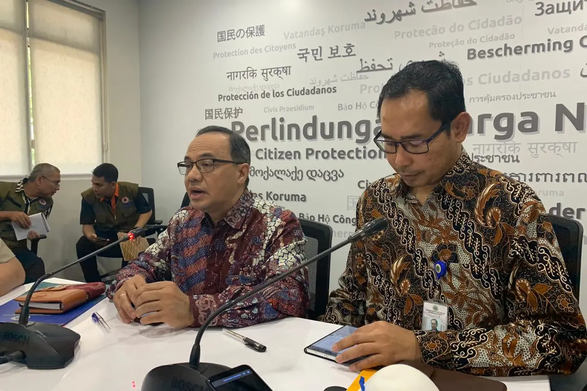 Plt Jubir Kemlu Teuku Faizasyah bersama dengan Yudha Nugraha Direktur PWNI BHI Kemlu.