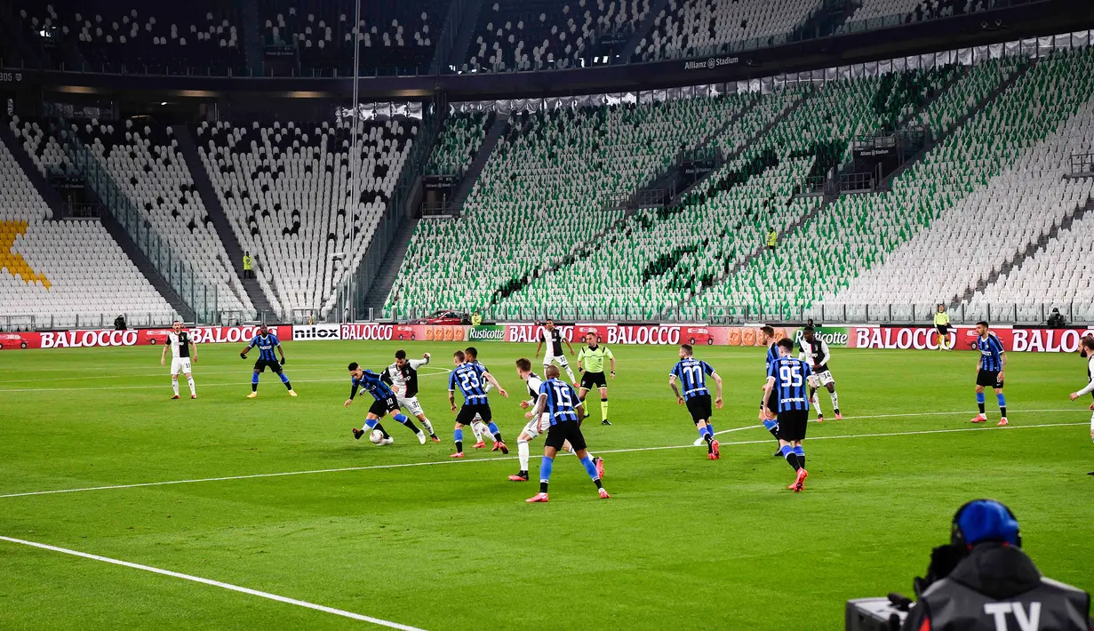 Suasana pertandingan Serie A antara Inter Milan dan Juventus di Allianz Stadium, Turin, Italia, Minggu (8/3/2020). Pertandingan yang dimenangkan Juventus 2-0 itu digelar tanpa penonton akibat kekhawatiran akan penyebaran virus corona (COVID-19). (Marco Alpozzi/LaPresse via AP)