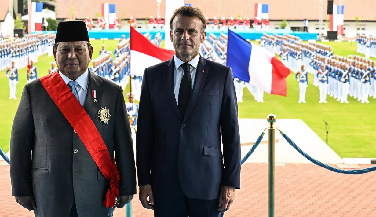 Grand Croix de la Légion d’Honneur merupakan penghargaan kehormatan tertinggi di Prancis, yang mengakui pencapaian luar biasa dalam pengabdian kepada negara. (JEANNE ACCORSINI/POOL/AFP)