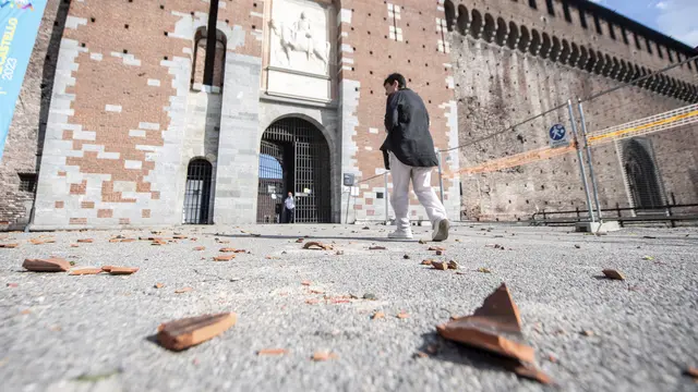Hujan es seukuran bola tenis menghantam Italia