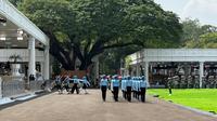 Gladi resik persiapan upacara peringatan HUT ke-80 RI di halaman Istana Merdeka Jakarta, Rabu (13/8/2025). (Liputan6.com/Lizsa Egeham)