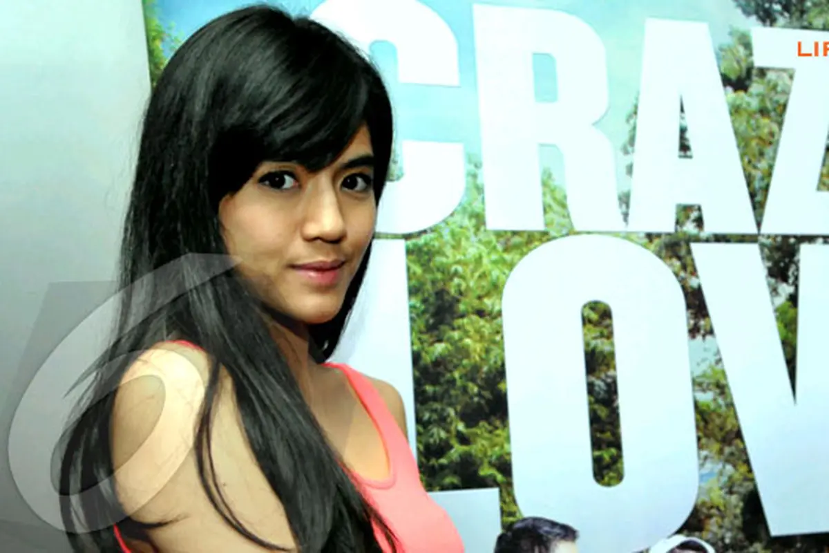 dj-una-130926b.jpg