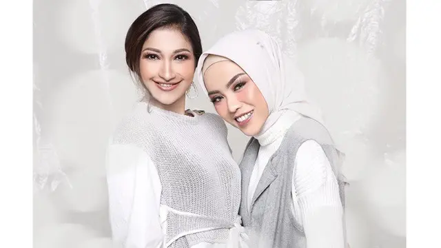 Medina Zein Positif Amfetamin, Ini 7 Potret Kedekatannya dengan Keluarga Azhari