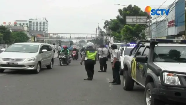 Terjaring Operasi Lintas Jaya, Pemotor dan Sopir Angkot Pasrah Ditilang