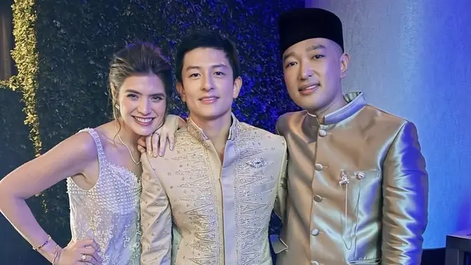 Carissa Puteri saat Kondangan Rio Haryanto dan Athina [@carissa_puteri)