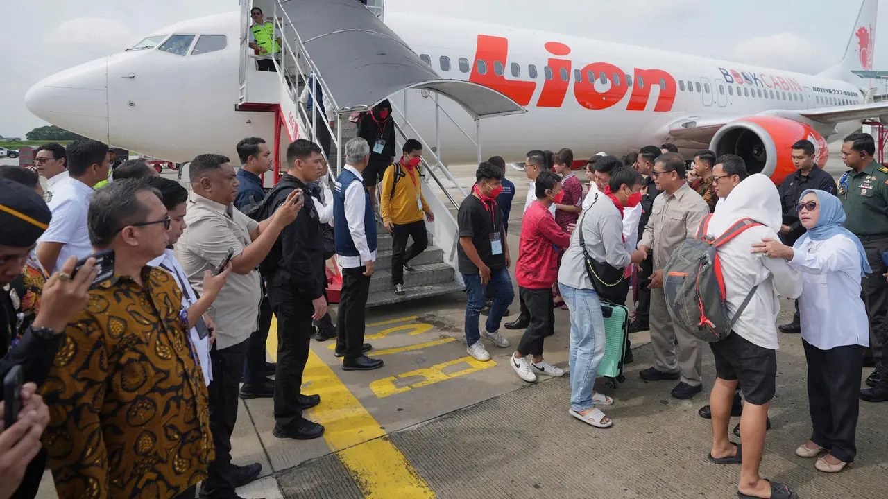 Ratusan WNI Korban Eksploitasi Penipuan Daring Tiba di Tanah Air