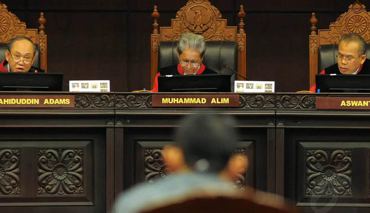 Suasana sidang perdana uji materi di Mahkamah Konstitusi, Jakarta, Jumat (29/8/14). (Liputan6.com/Faisal R Syam)
