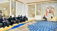 Presiden RI Joko Widodo didampingi oleh Menteri Koordinator Bidang Perekonomian Airlangga Hartarto dan sejumlah menteri lain melakukan lawatannya ke Dubai, Kamis (4/11). (Sumber: Biro PMI Setpres)