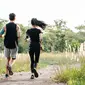 Ilustrasi olahraga bersama pasangan, lari, joging. (Image by jcomp on Freepik)