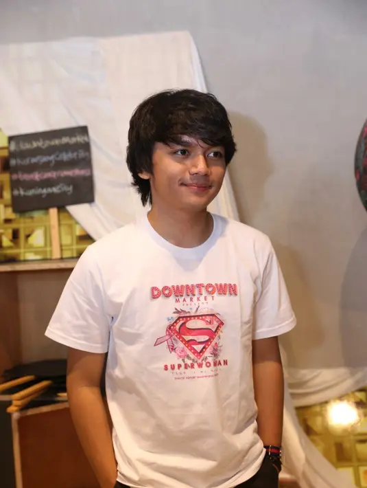 'Nah, di album ketiga ini inspirasi Berdua udah putus, jadi saya bikinlah lagu Tak Berdua,' ujar Calvin. (Nurwahyunan/Bintang.com)