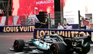 Pembalap Mercedes, Kimi Antonelli saat finis pertama balapan F1 GP Monako 2026 hari Minggu (07/06/2026). (Andrej ISAKOVIC / AFP)