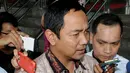 Wali Kota Semarang, Hendra Prihadi saat ditanya wartawan usai menjalani pemeriksaan oleh KPK, Jakarta, Selasa, (16/2). Hendra diperiksa sebagai saksi untuk tersangka anggota Komisi V DPR Damayanti Wisnu Putranti. (Liputan6.com/Helmi Afandi)